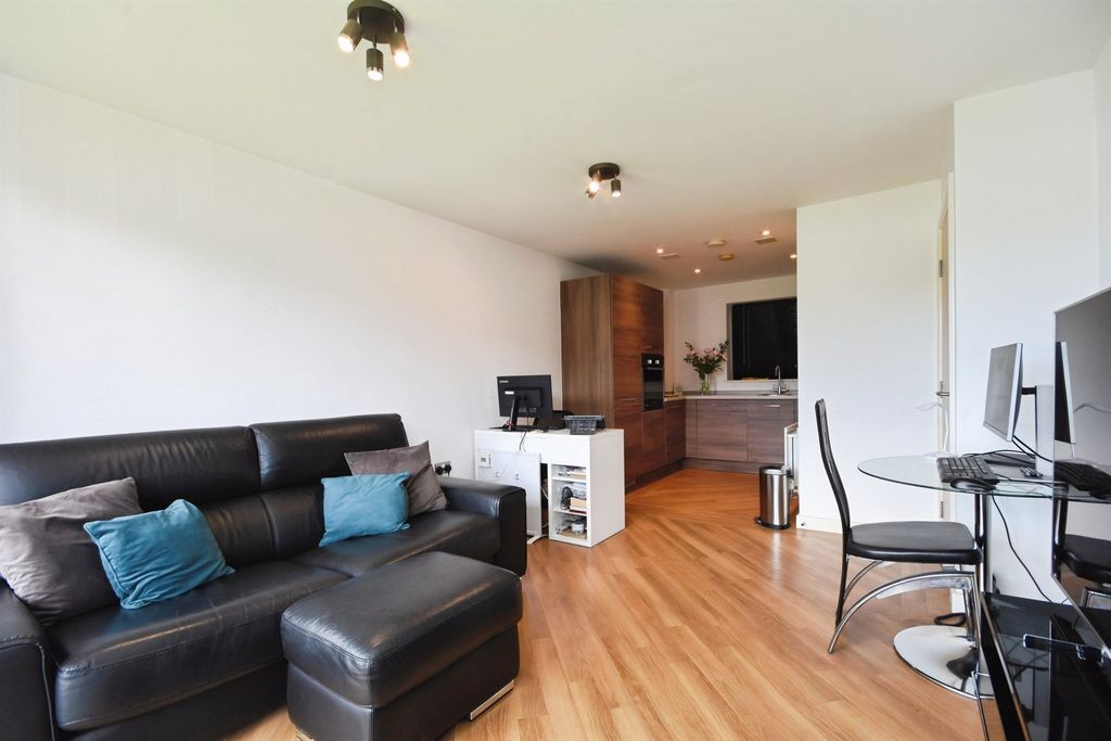 Property photo 3 of 12
