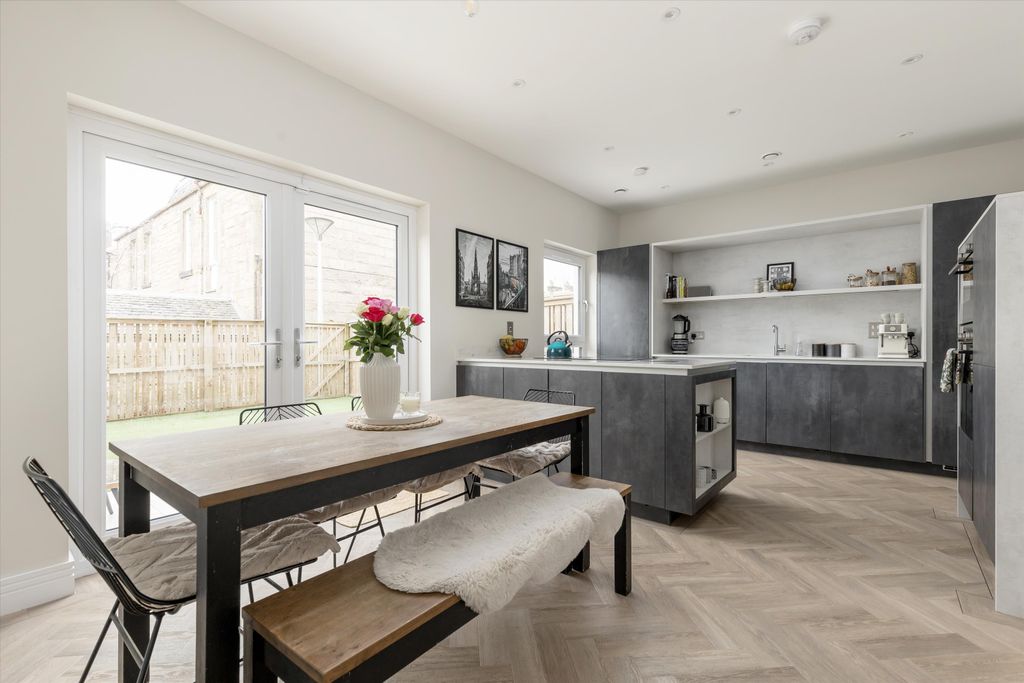 Property photo 2 of 24 Image