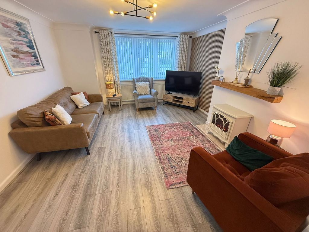 Property photo 3 of 27