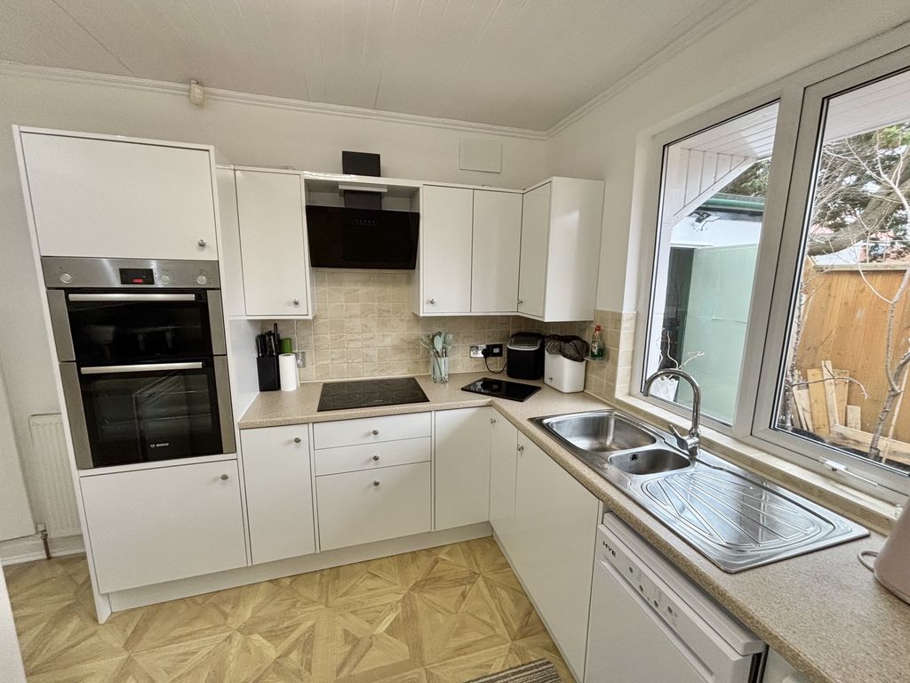 Property photo 2 of 27