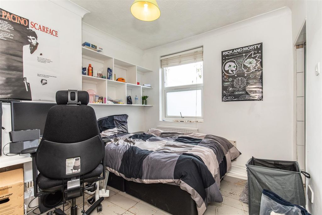 Property photo 3 of 8 Bedroom