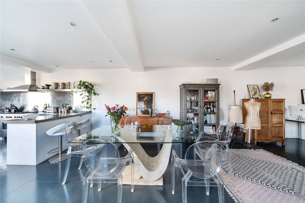 Property photo 1 of 16 Picture No. 04