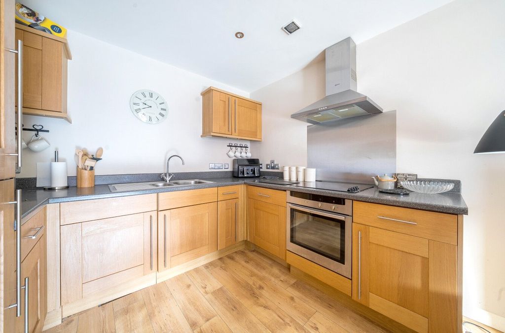 Property photo 2 of 9 Kitchen