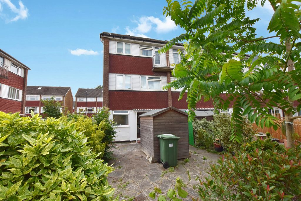 Property photo 1 of 8 External