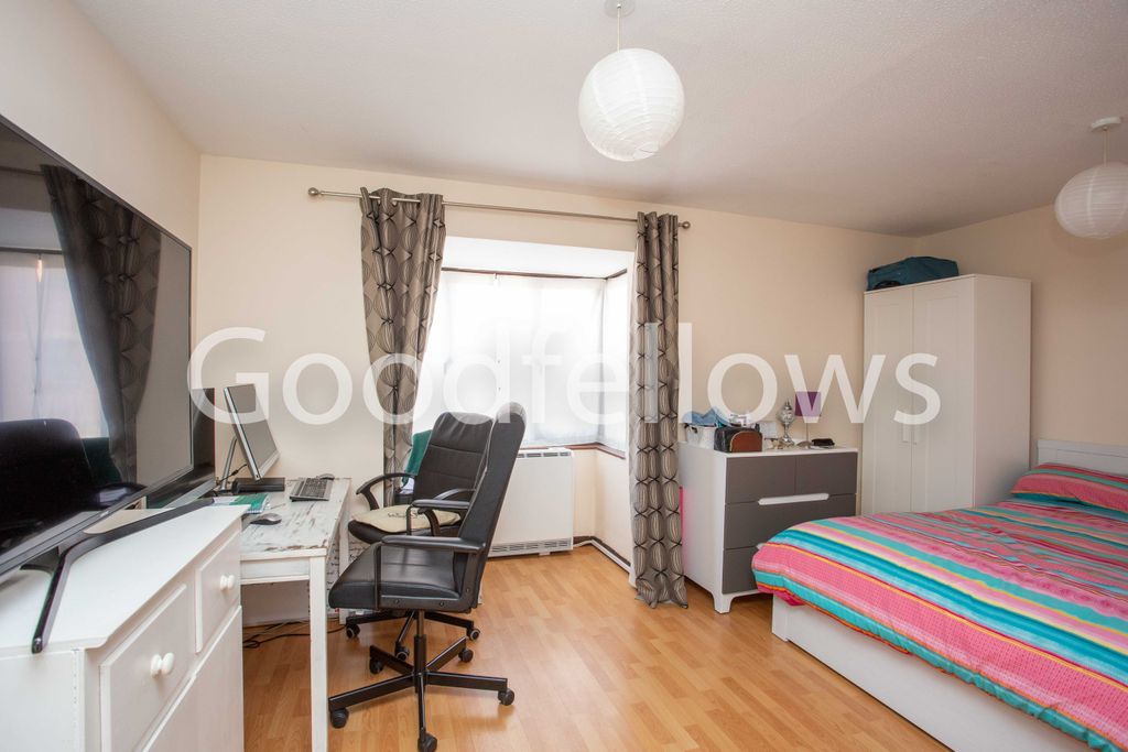 Property photo 3 of 8 28 Gilpin Cl-5.Jpg