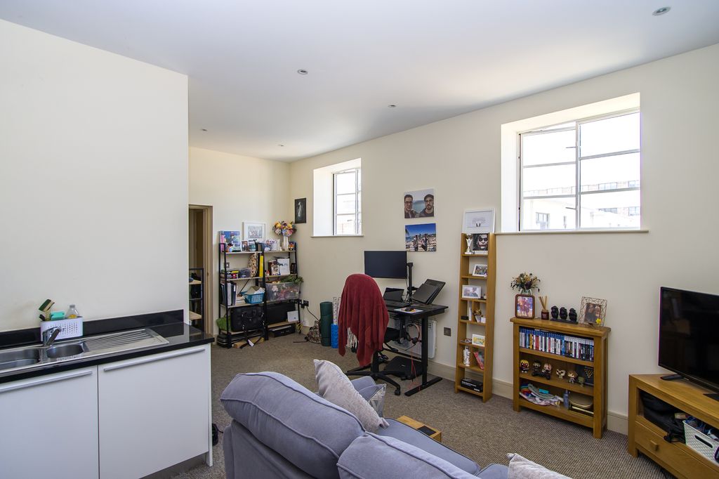 Property photo 3 of 11