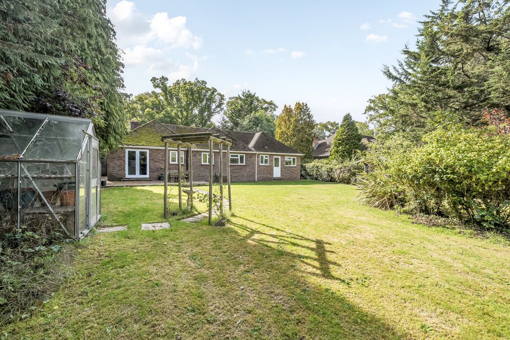 Property photo 2 of 21 Picture No. 25