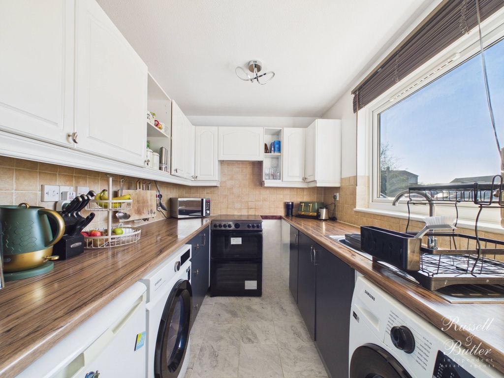 Property photo 3 of 14 Cam01995G0-Pr0418-Still008