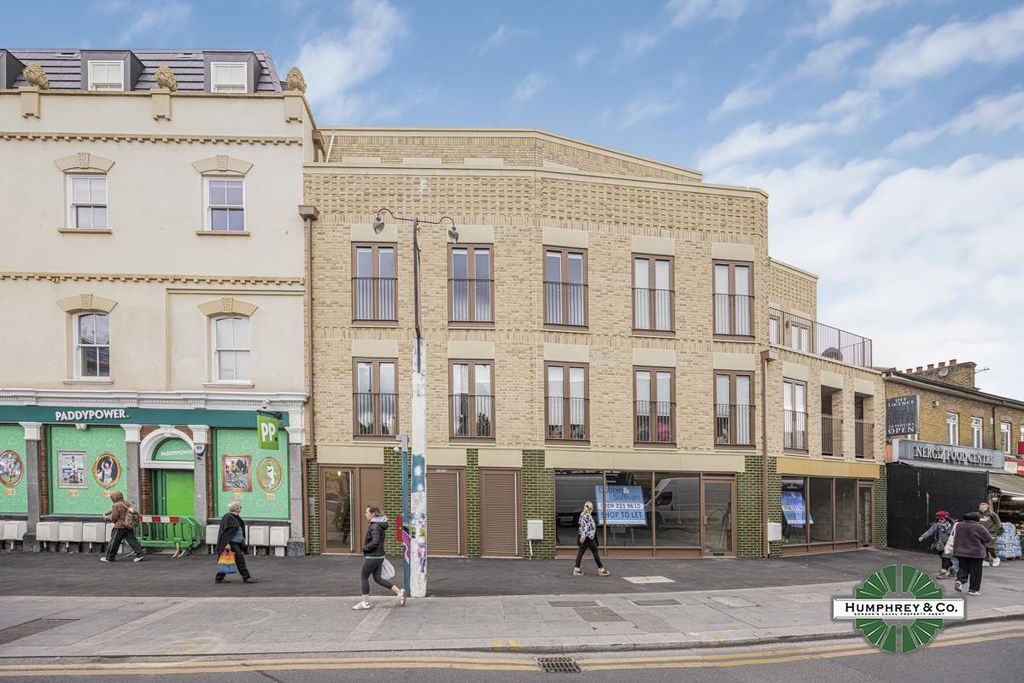 Property photo 1 of 11 Bakers Arms Apartments -011.Jpg