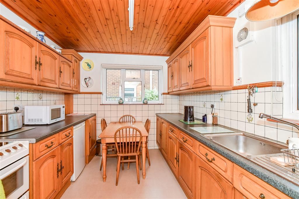Property photo 3 of 11 Kitchen