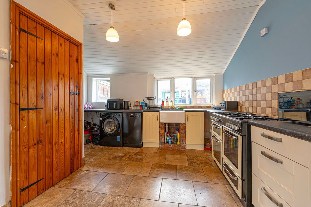 Property photo 2 of 33