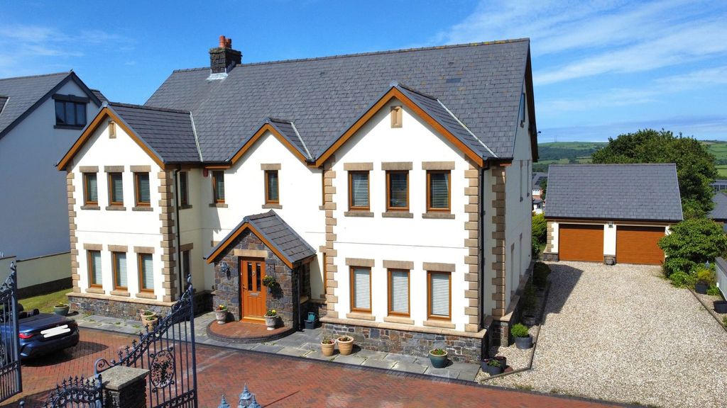Property photo 1 of 31