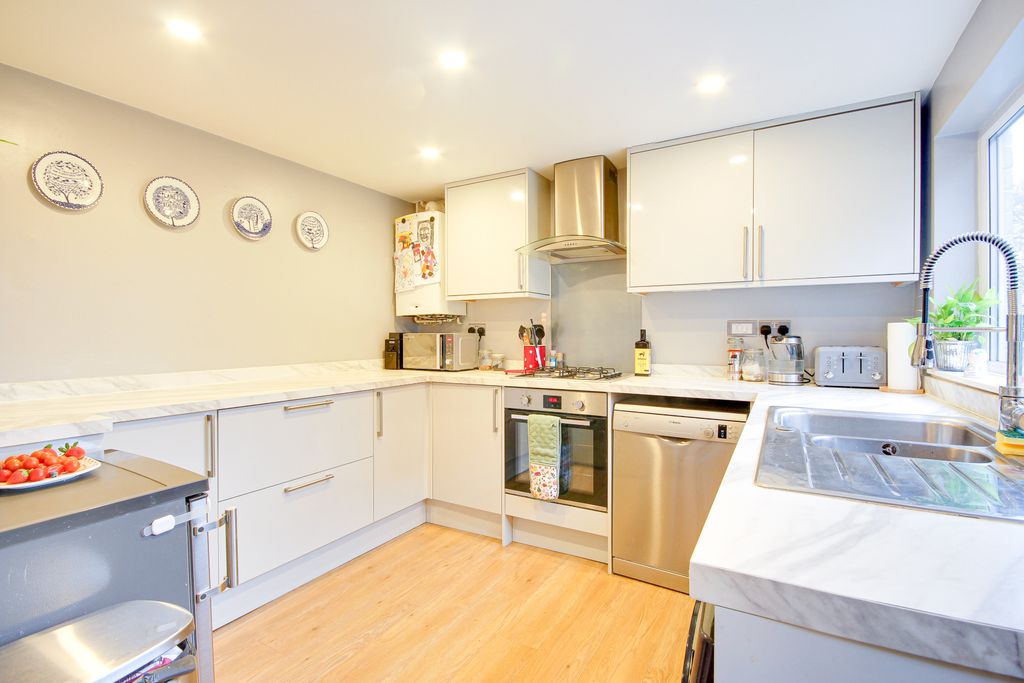 Property photo 3 of 21