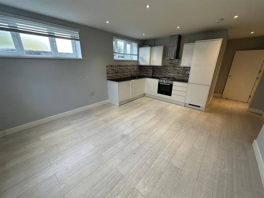 Property photo 1 of 3