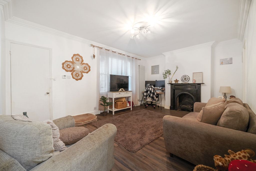 Property photo 2 of 21