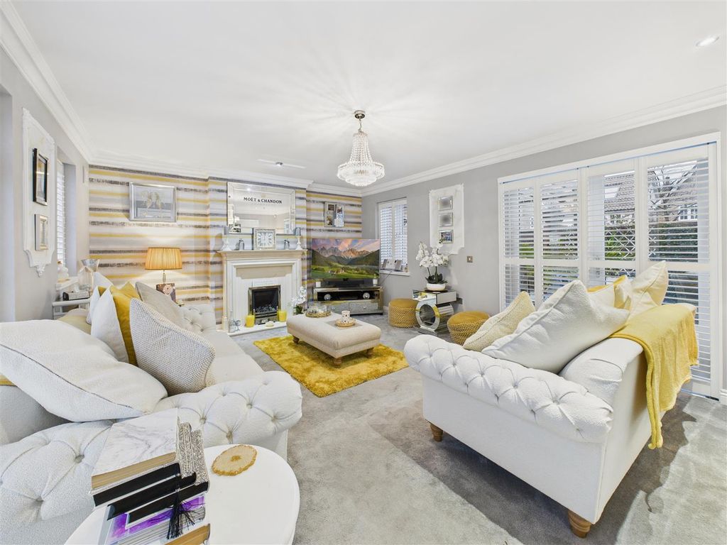 Property photo 2 of 21 Lounge