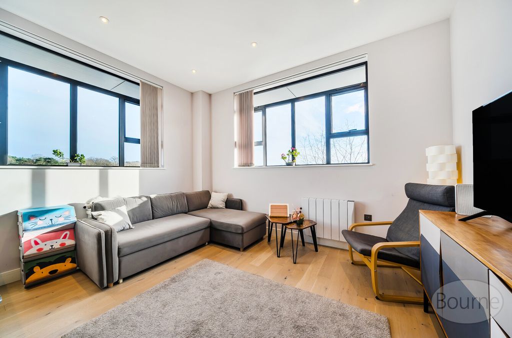 Property photo 3 of 17 Picture 3