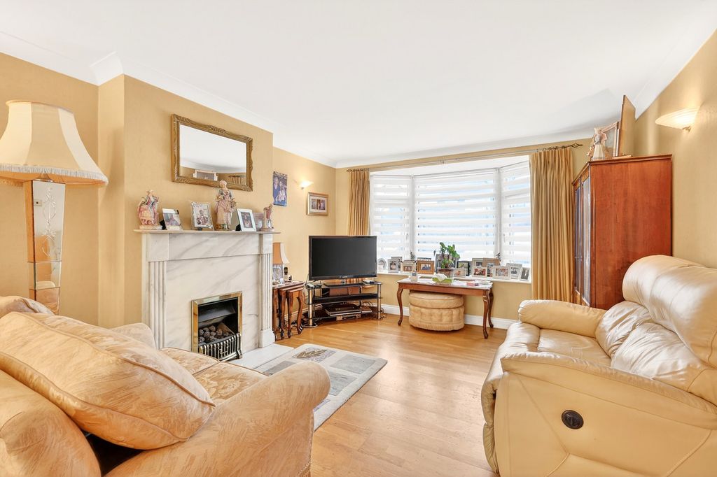 Property photo 3 of 20