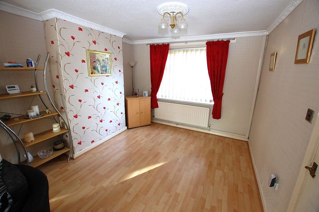 Property photo 2 of 18 Picture No. 01