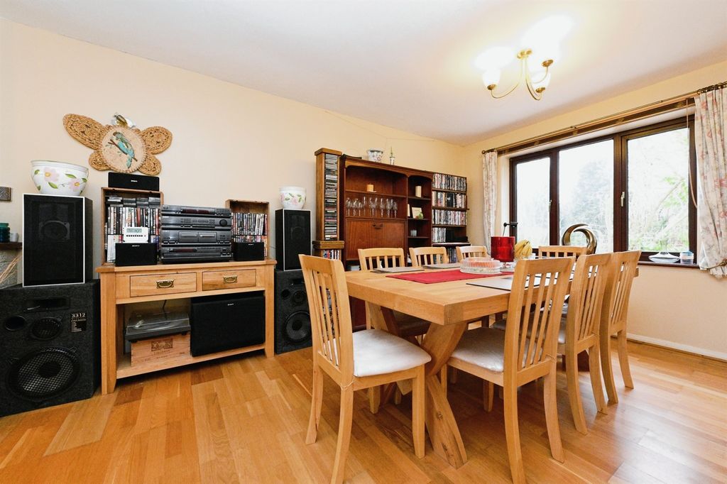 Property photo 3 of 16