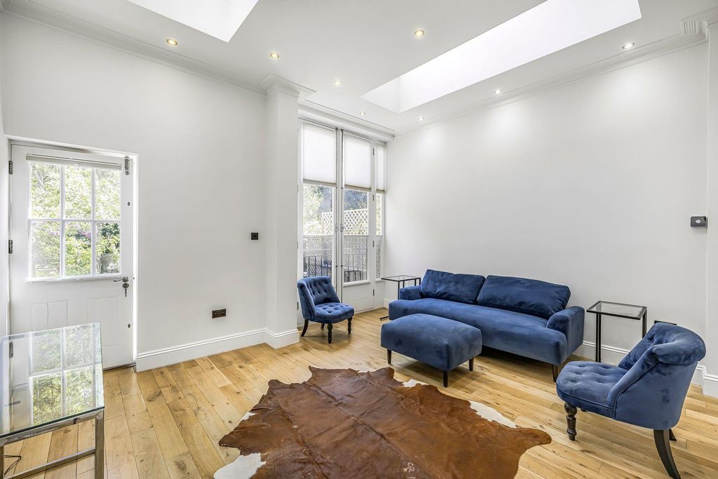 Property photo 3 of 19 2__46_Oakley_Street-1.Jpg