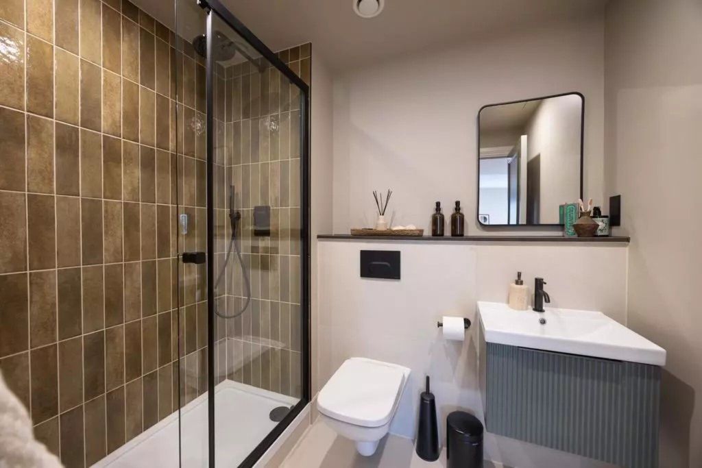 Property photo 3 of 24 Bathroom