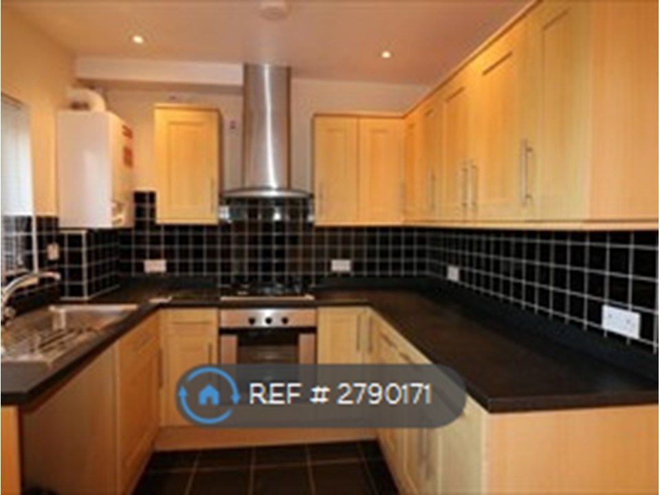 Property photo 2 of 8 Kitchen