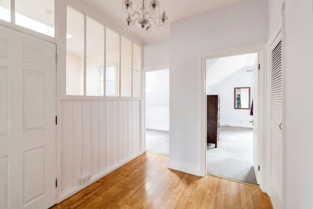 Property photo 2 of 9 Hallway