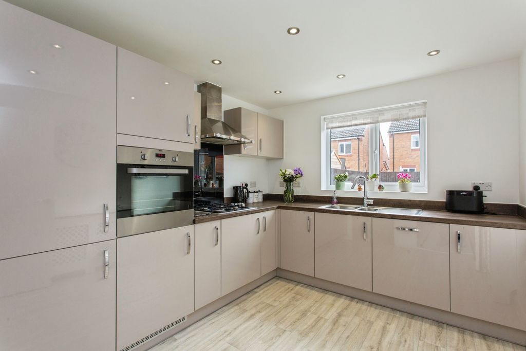 Property photo 2 of 15 Kitchen