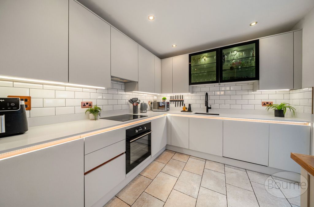 Property photo 3 of 19 7F8d03d6-c4cc-4A8...