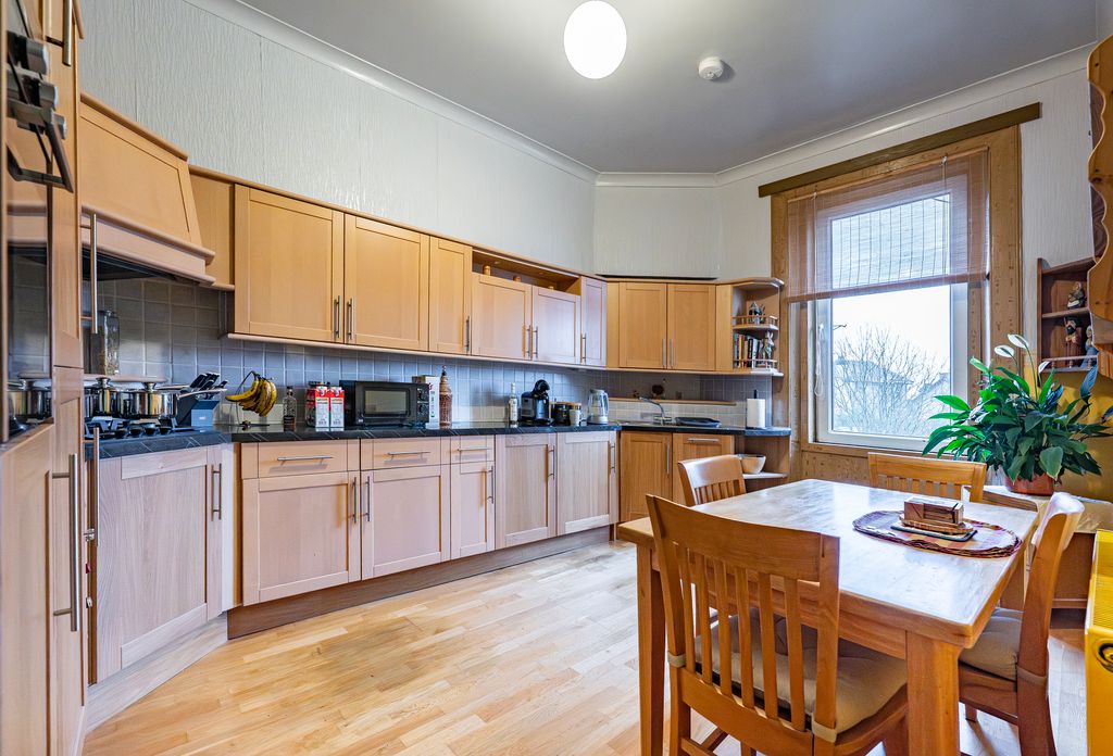 Property photo 3 of 33