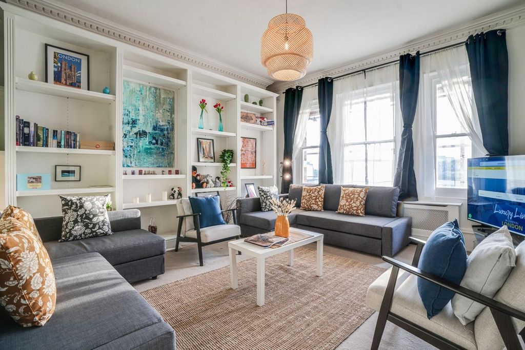 Property photo 3 of 26 Living Room