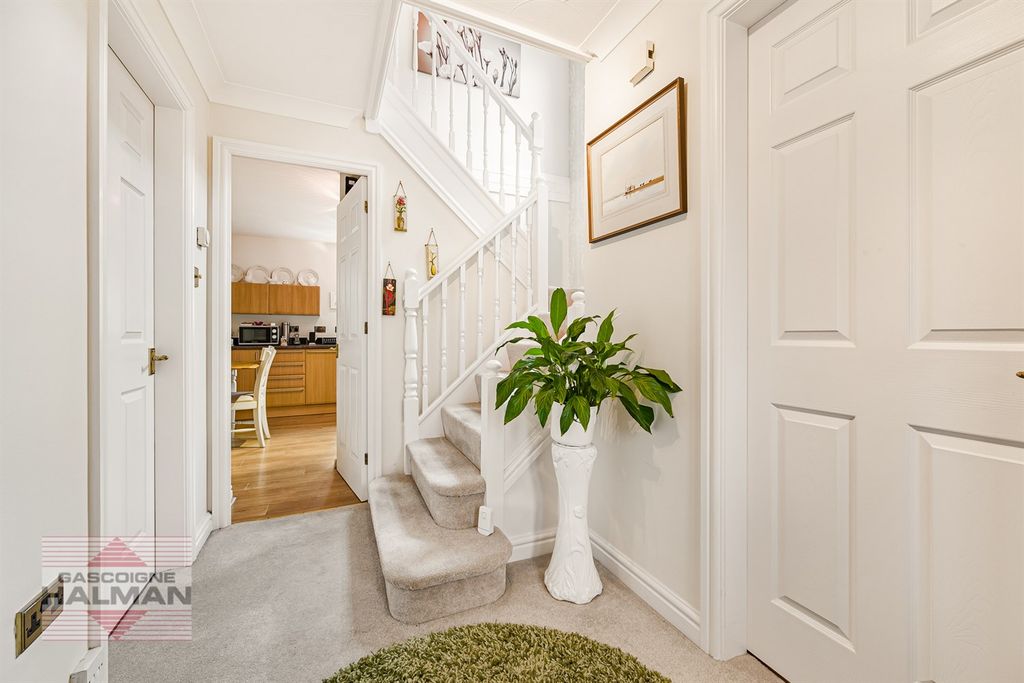 Property photo 2 of 19 Entrance Hallway