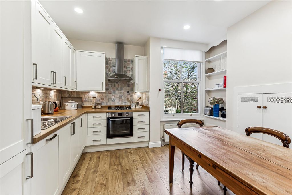 Property photo 3 of 10 Sutton Court, W4 - For Sale