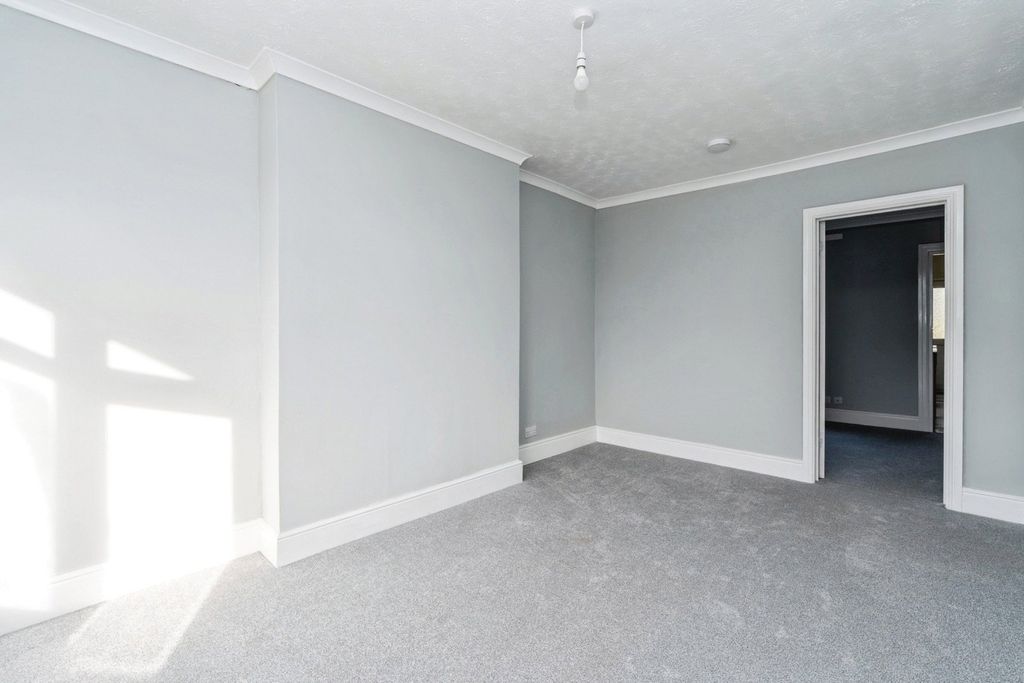 Property photo 3 of 17 Photo