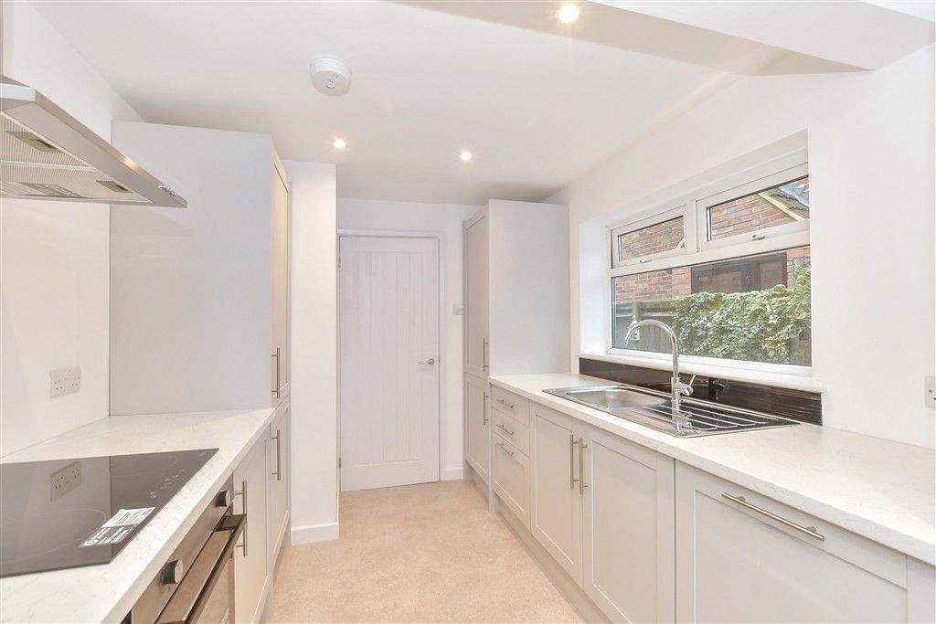 Property photo 2 of 11 Kitchen