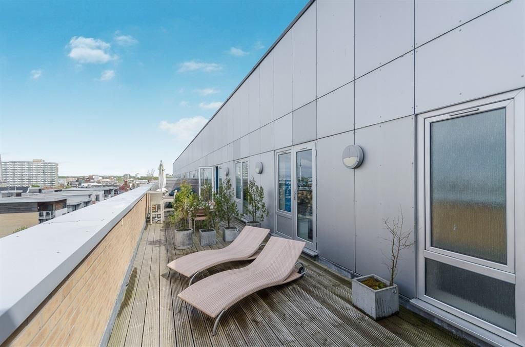 Property photo 1 of 11 Balcony