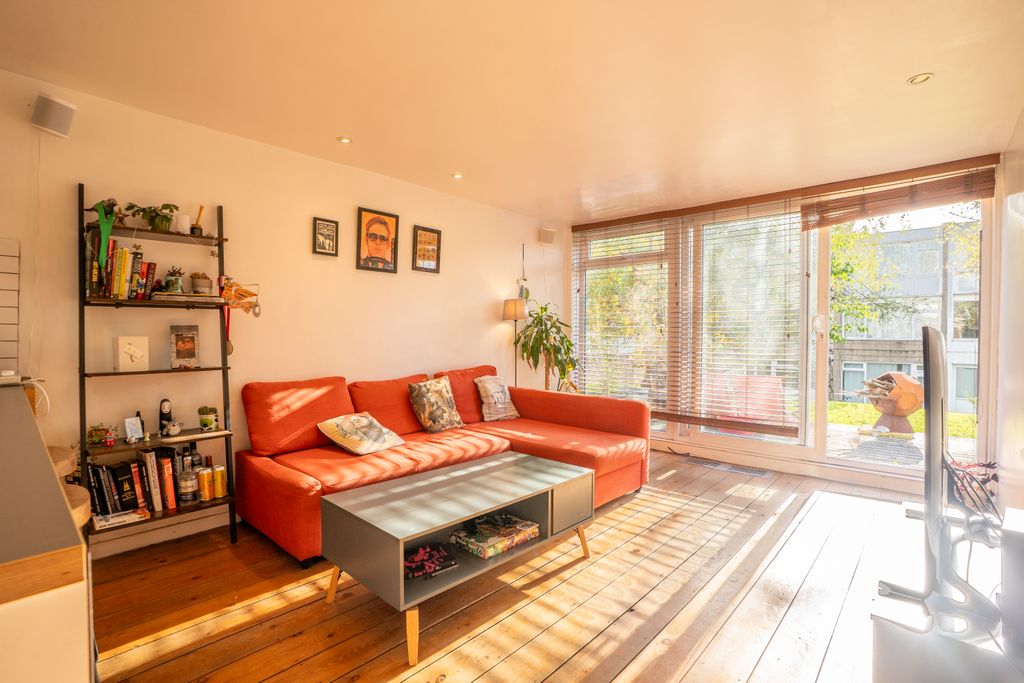 Property photo 2 of 19 41Newtongarth9