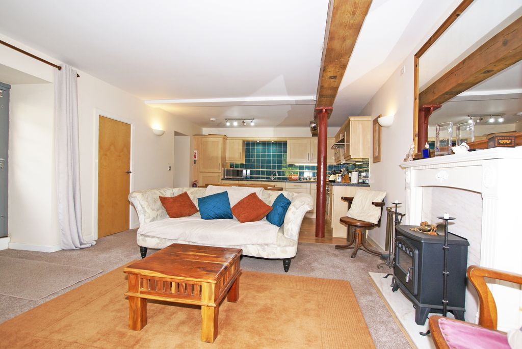 Property photo 2 of 8 1 Baileys Sit2