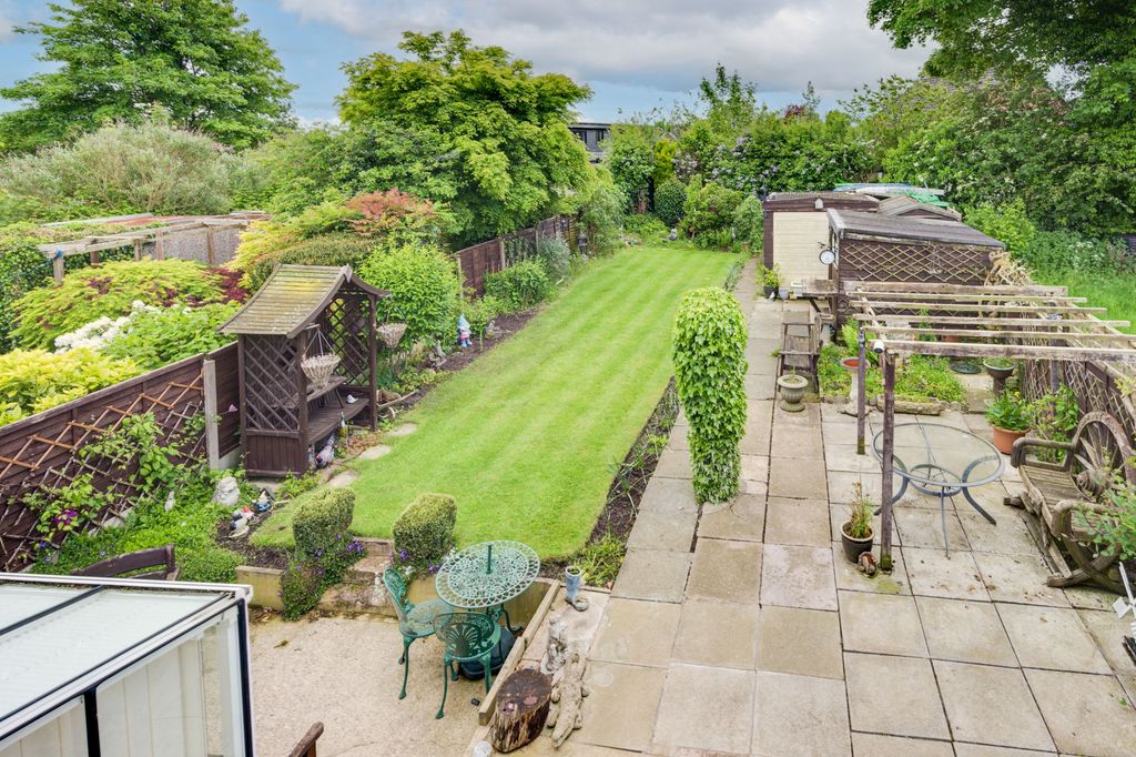 Property photo 2 of 25