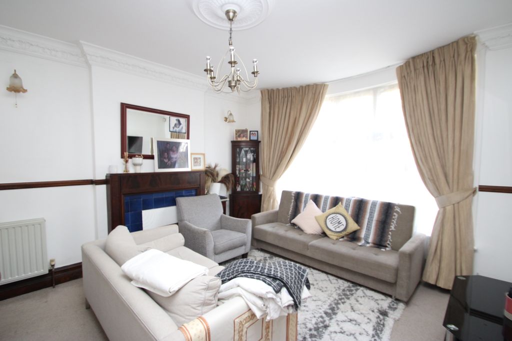 Property photo 3 of 21