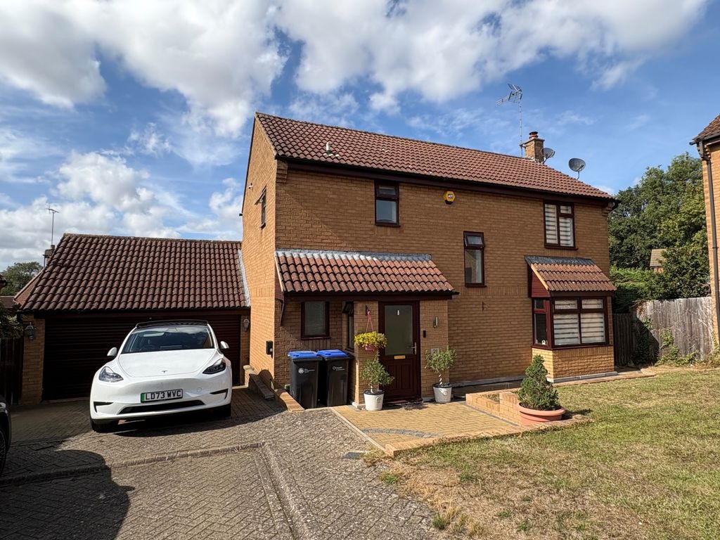 Property photo 1 of 17 Aviemore Gardens