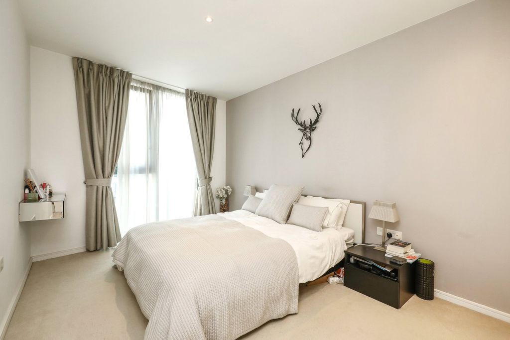 Property photo 3 of 10 Bedroom