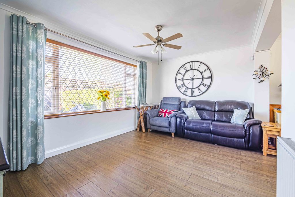 Property photo 3 of 26 Picture No. 28