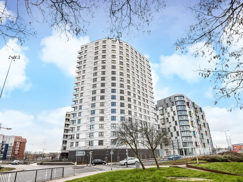 Apartment in Reading - View 3