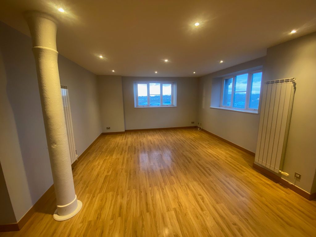 Property photo 2 of 7 Living Area