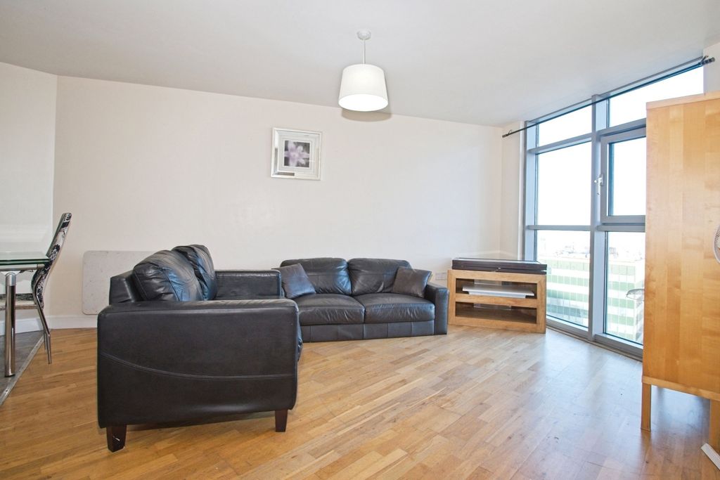 Property photo 2 of 14 Living / Dining Area