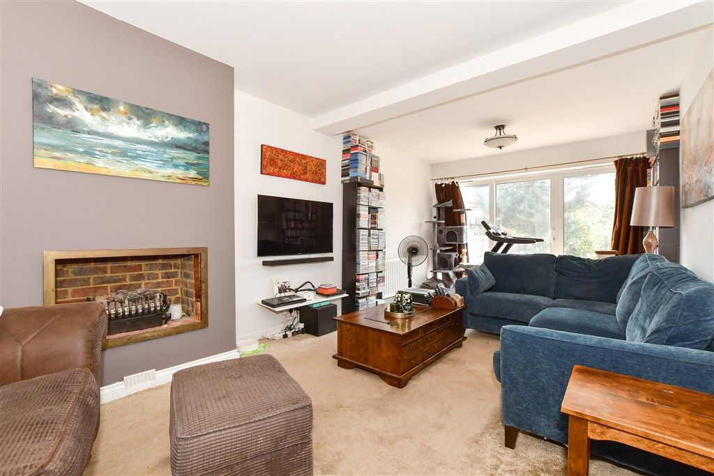Property photo 3 of 21 Lounge