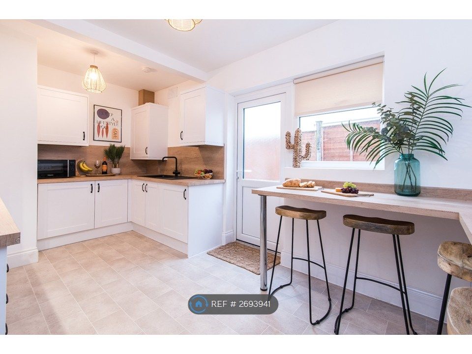 Property photo 2 of 9 138 Bath Street- Communal Area