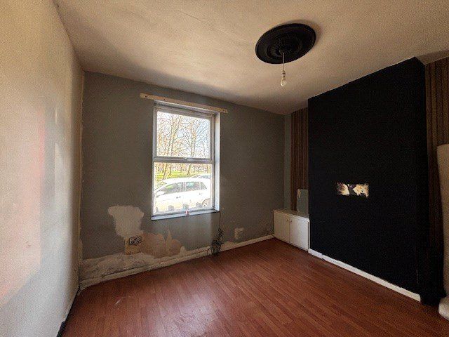 Property photo 2 of 6 Picture No. 11